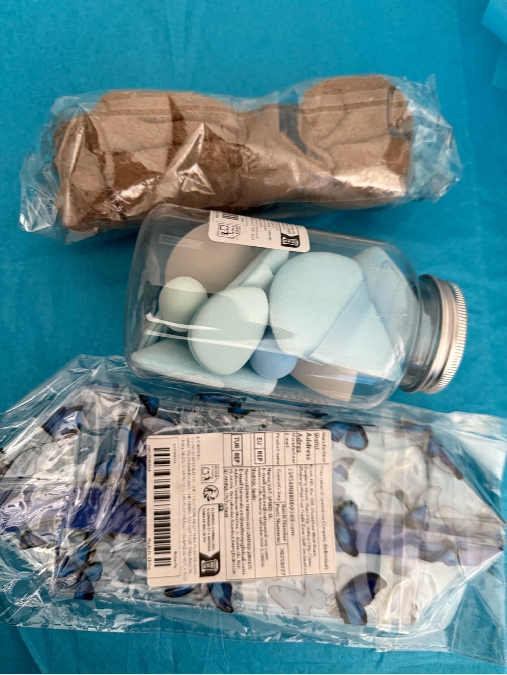 Assorted Makeup Sponges in Clear Jar - Light Blue & Pale Mint